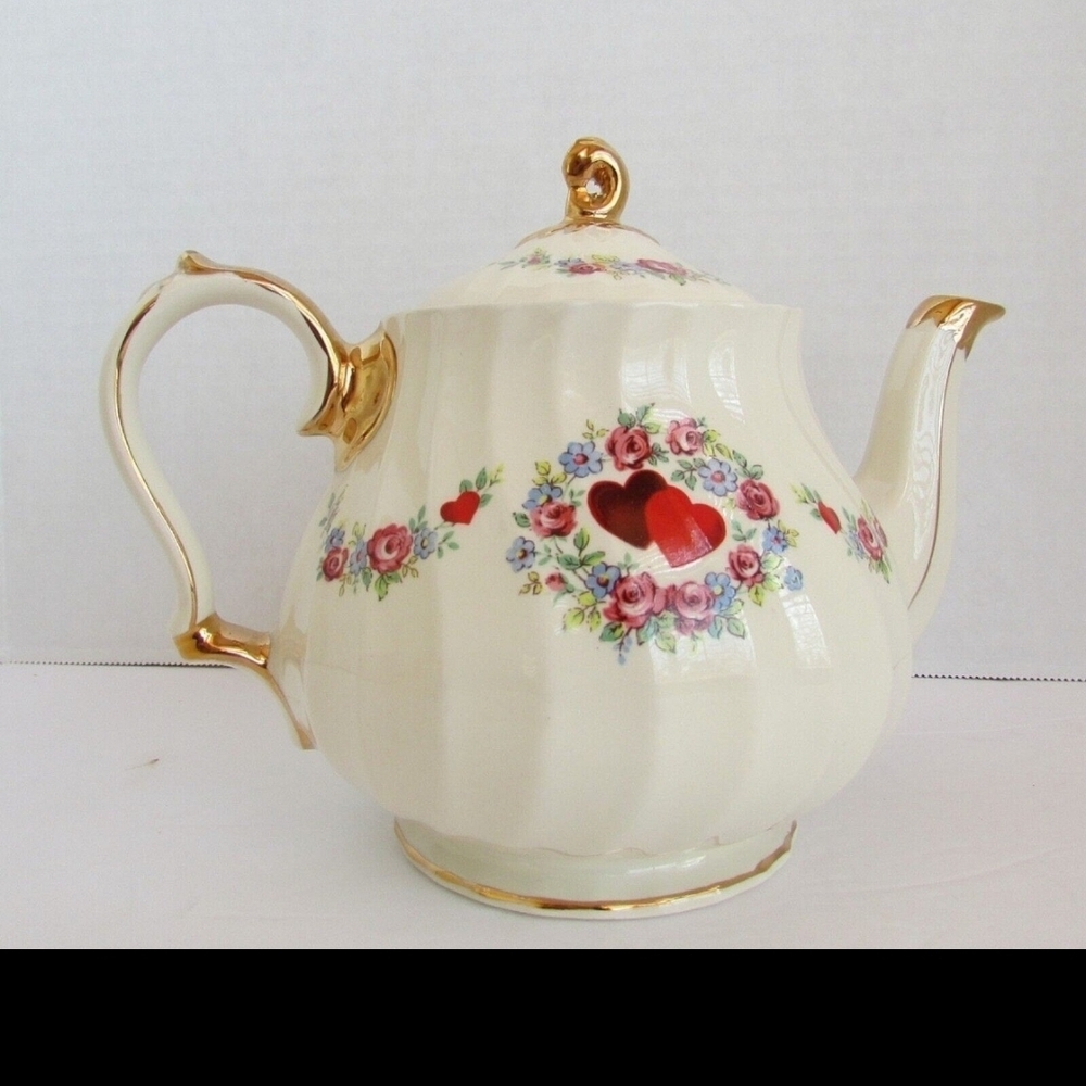 Sadler Teapot Cream and Gold Floral  Hearts and Roses Made In England